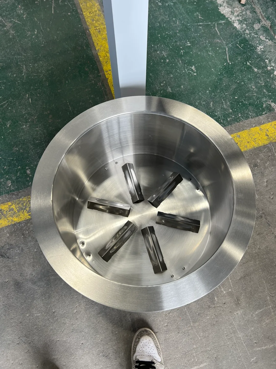 HotShot Homestead 25 in. Round Smokeless Wood-Burning Fire Pit image indicator(3)