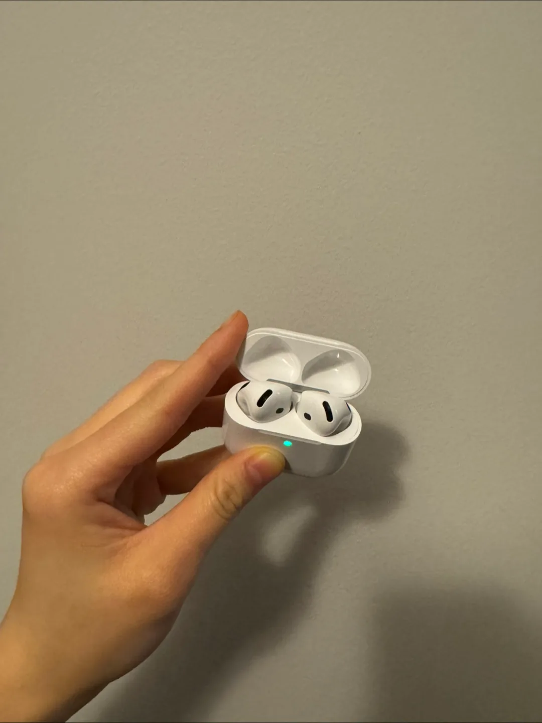 98% NEW!! - Apple AirPods (4th Gen) image indicator(2)