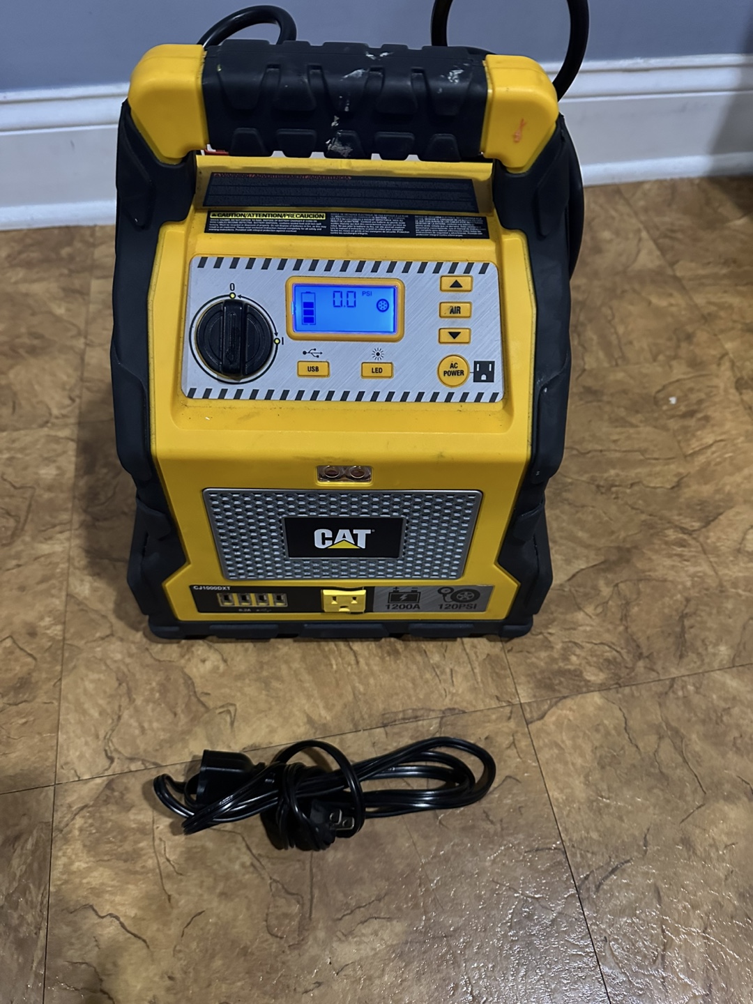 CAT 1200A 120PSI Portable Power Station - photo 2