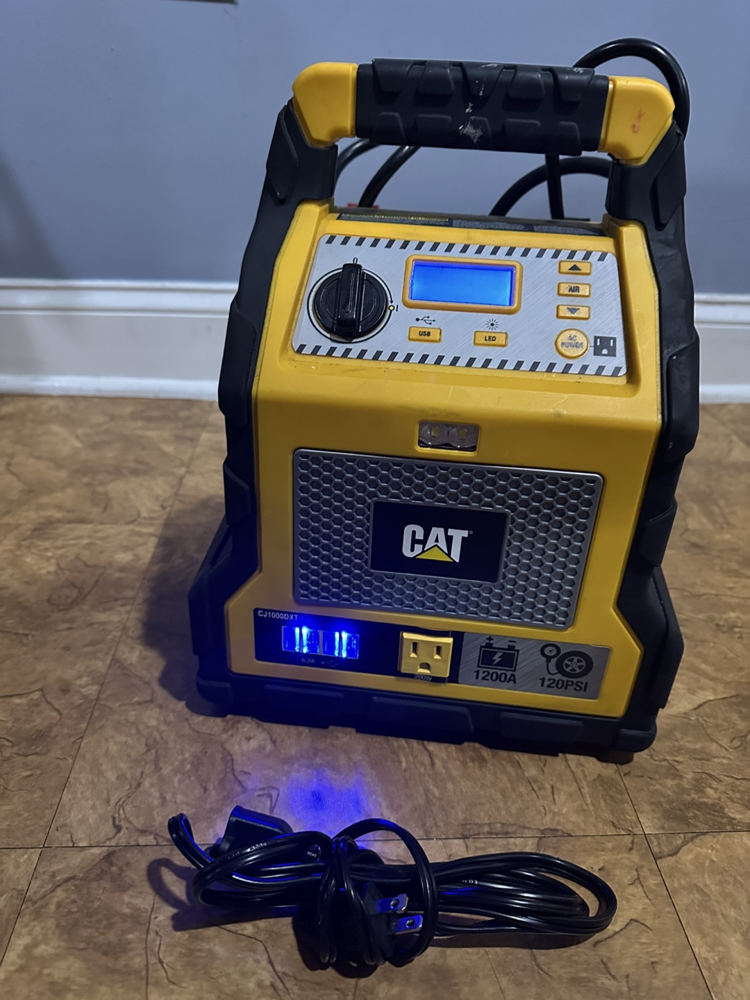 CAT 1200A 120PSI Portable Power Station - photo 5
