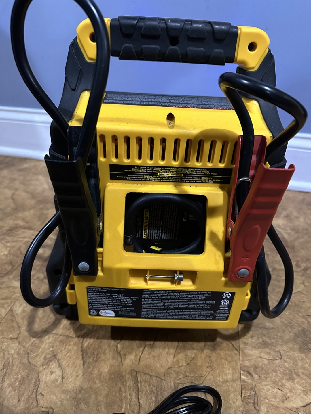 CAT 1200A 120PSI Portable Power Station - photo 4
