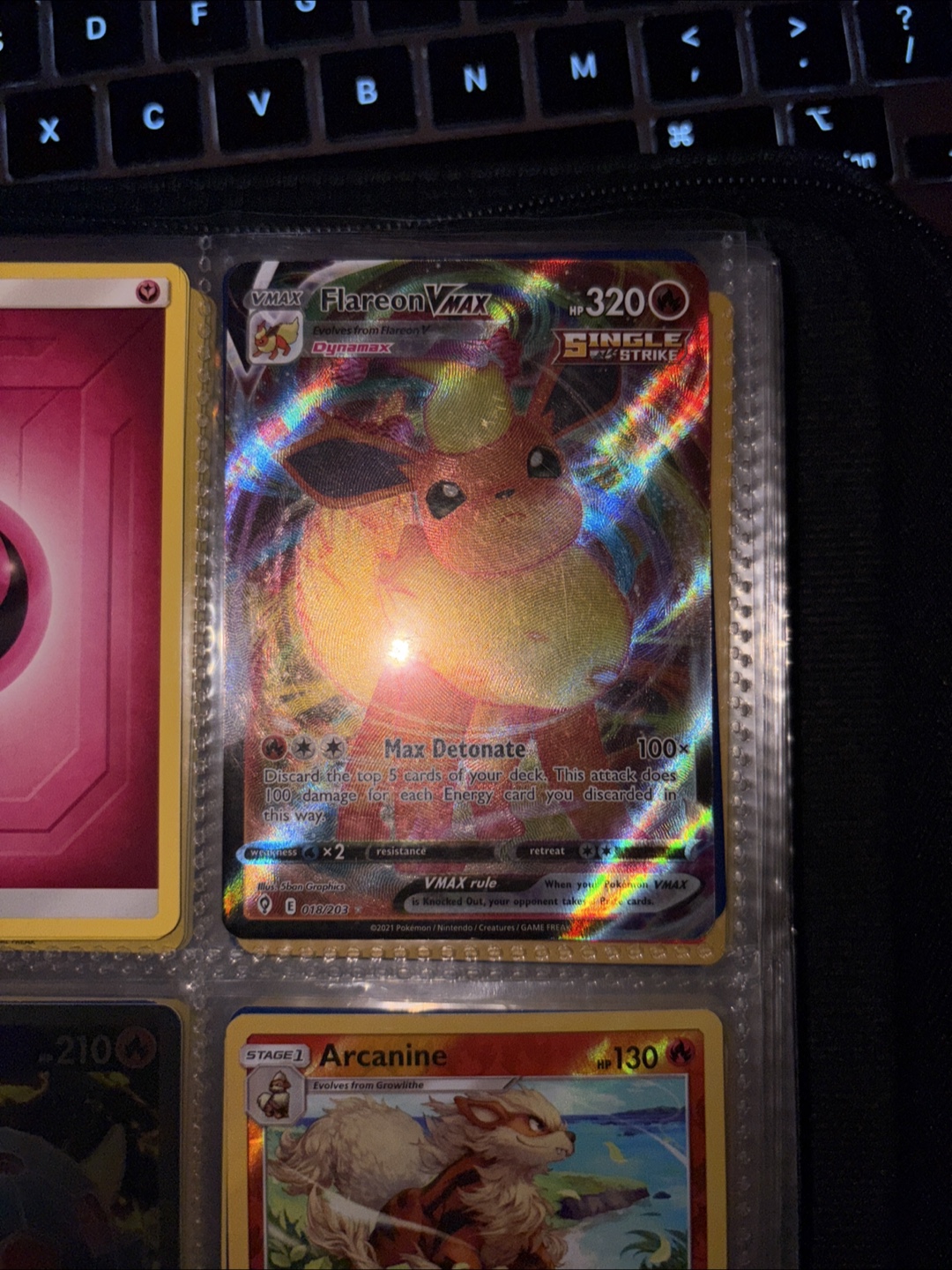 Pokemon Flareon VMAX Single Strike Card 018/203