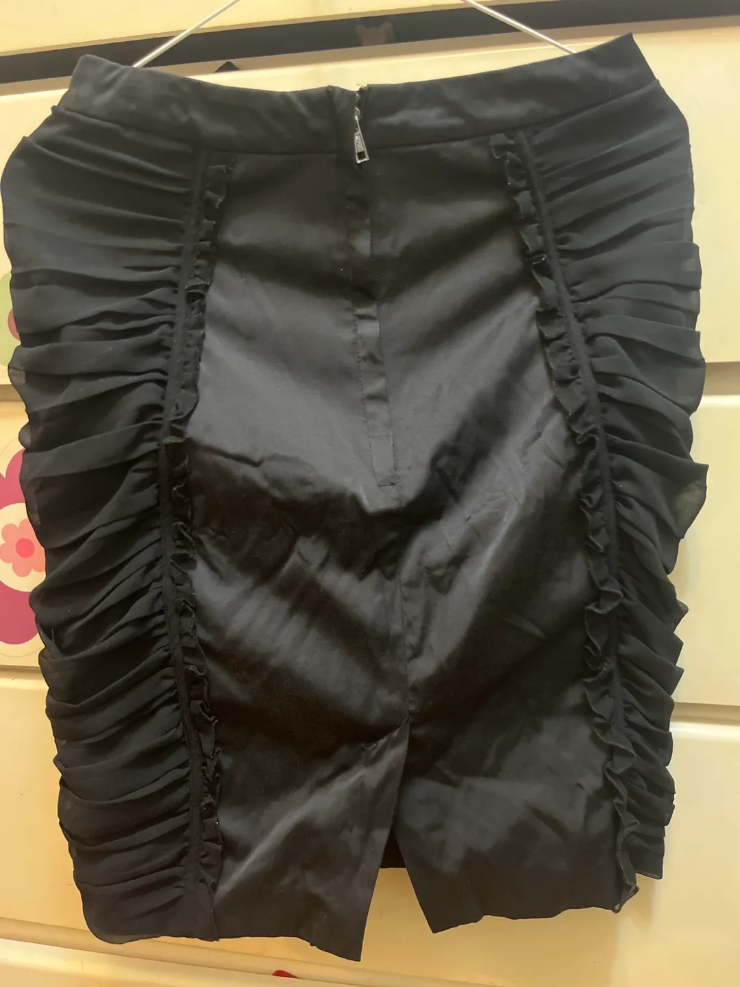 H&M Black Ruched Mini Skirt Size 6 image indicator(2)