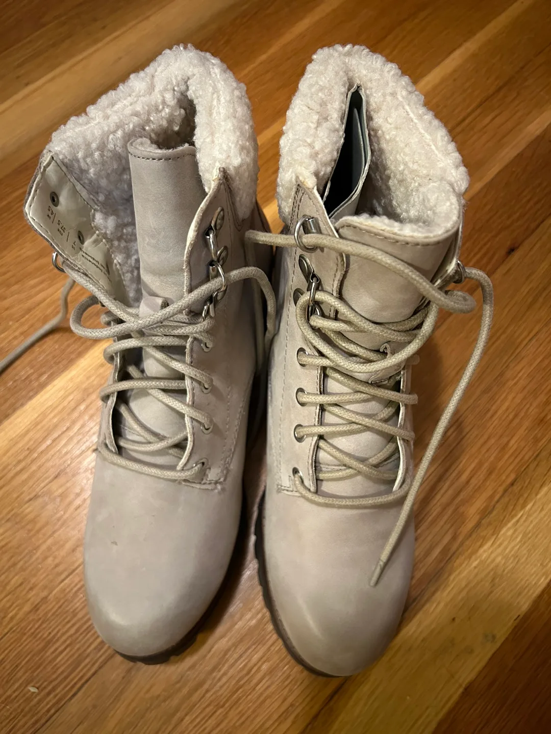 Winter boots image indicator(3)