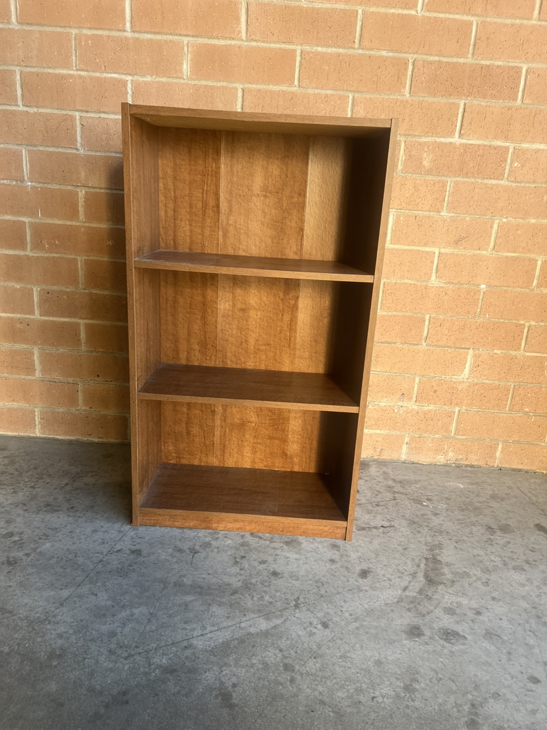 3-shelf wooden bookcase - photo 4