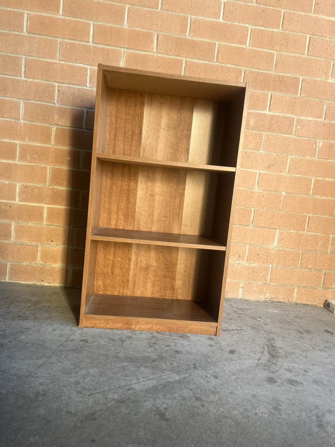 3-shelf wooden bookcase - photo 3
