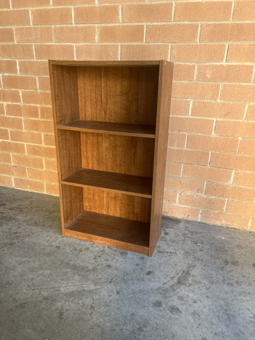 3-shelf wooden bookcase - photo 5