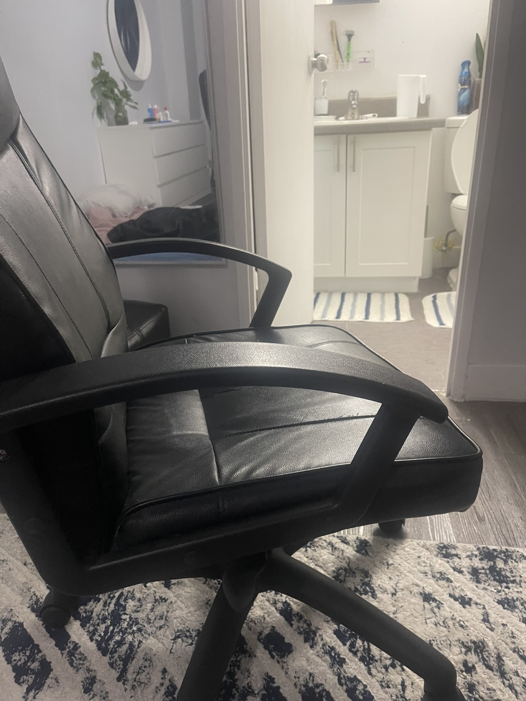 Black Leather Office Chair - photo 5