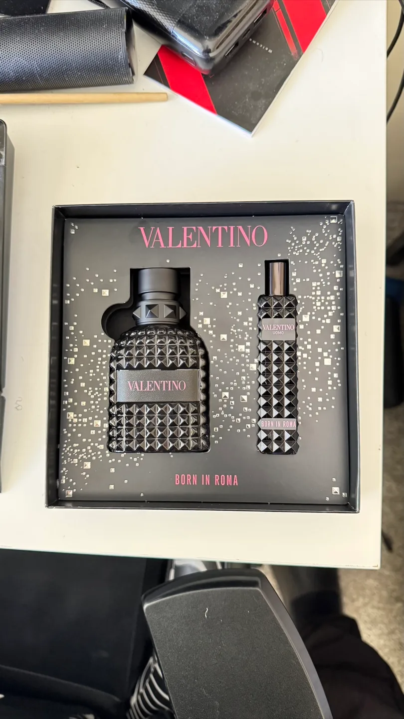 Valentino Born in Roma Gift Set image indicator(2)