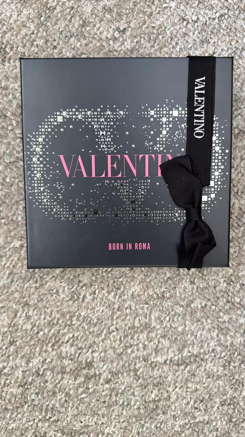 Valentino Born in Roma Gift Set image indicator(3)