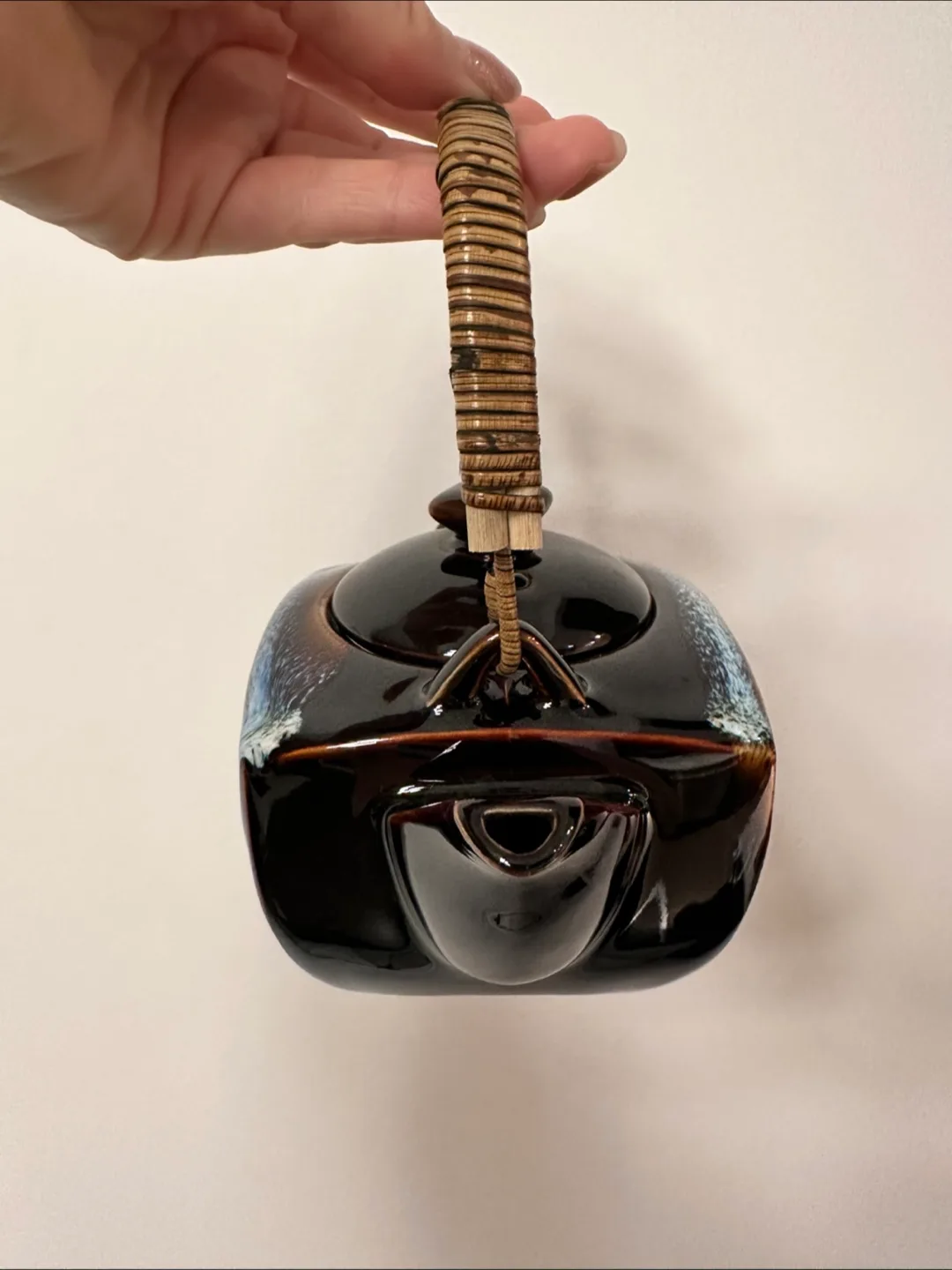 Japanese Ceramic Teapot with Bamboo Handle image indicator(4)