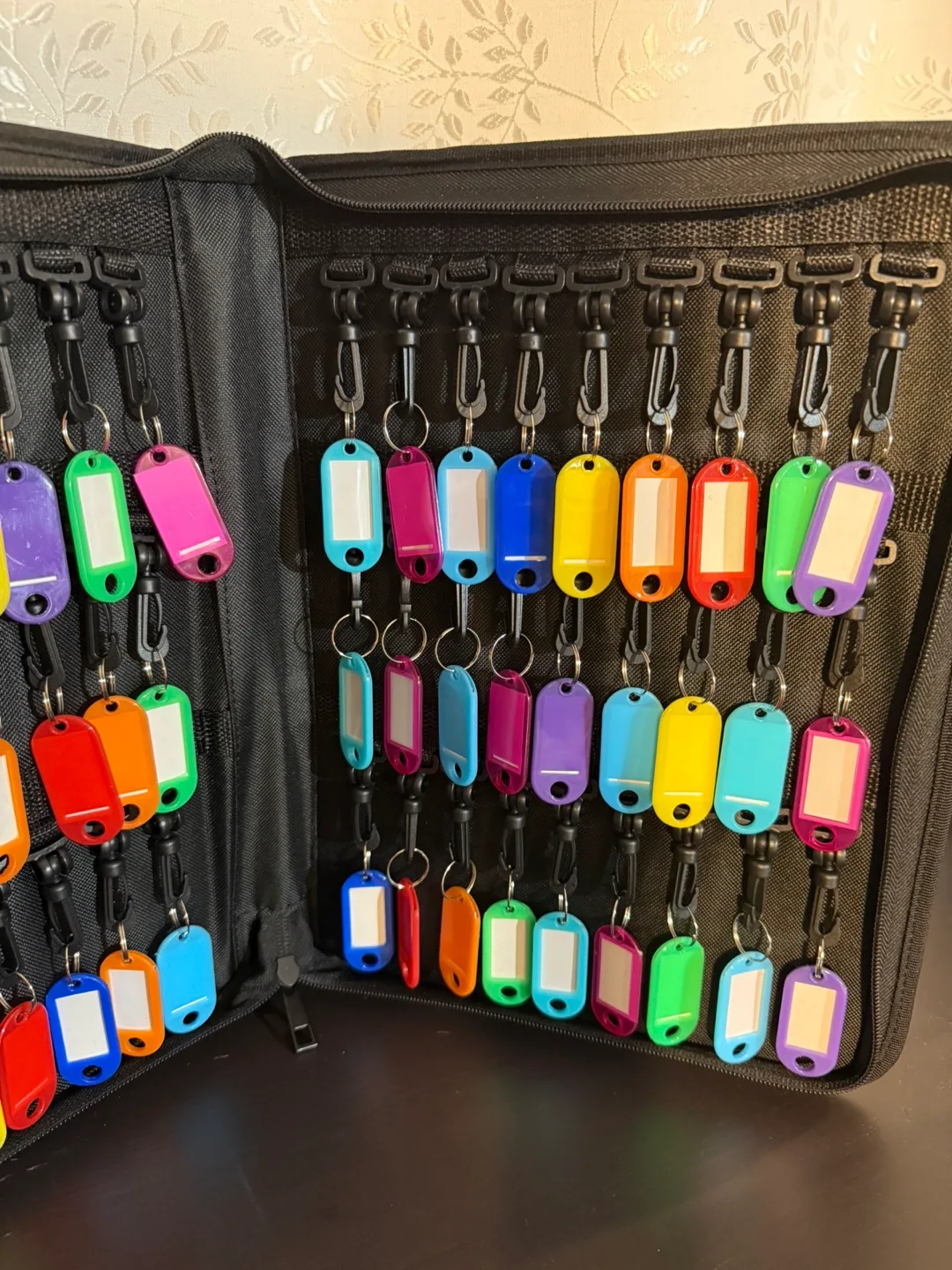 Key Tag Organiser with Colour Coded Tags image indicator(3)