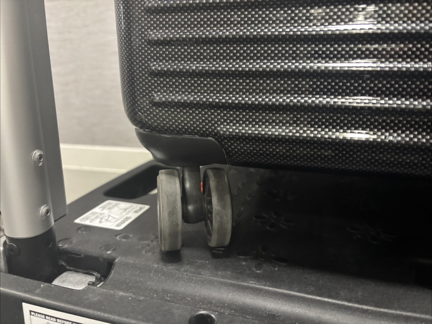 Large Black Suitcase with Wheels - photo 4