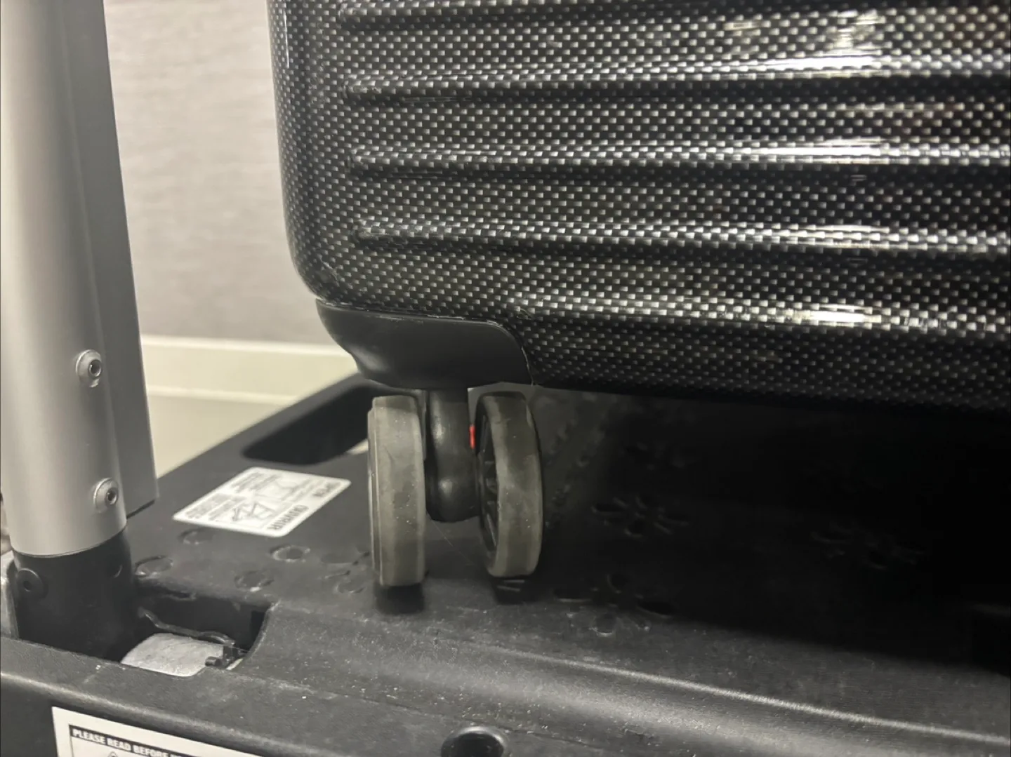 Large Black Suitcase with Wheels image indicator(4)