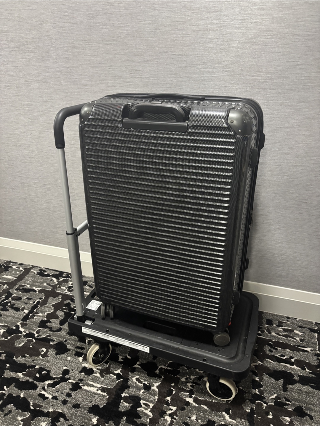 Large Black Suitcase with Wheels - photo 2