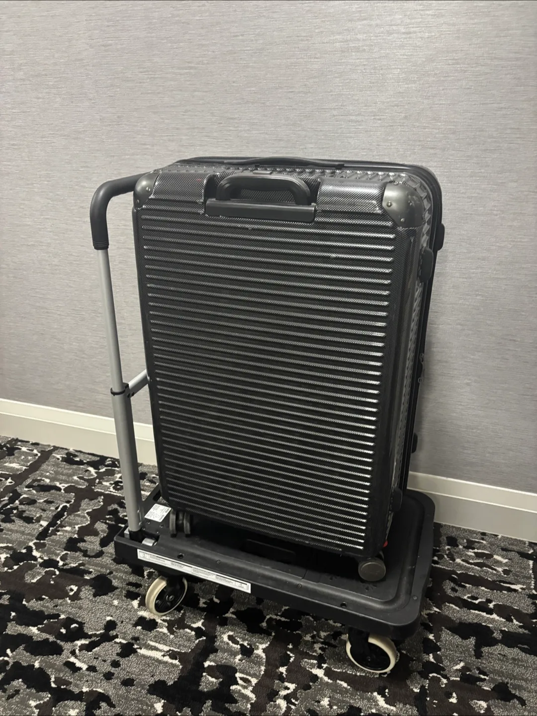 Large Black Suitcase with Wheels image indicator(2)