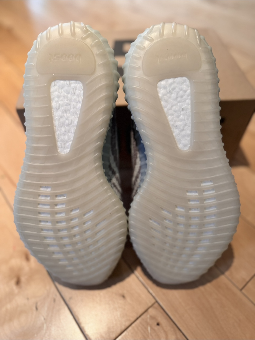 Adidas Yeezy Boost 350 V2 Sneakers - Size 9.5 US - photo 3