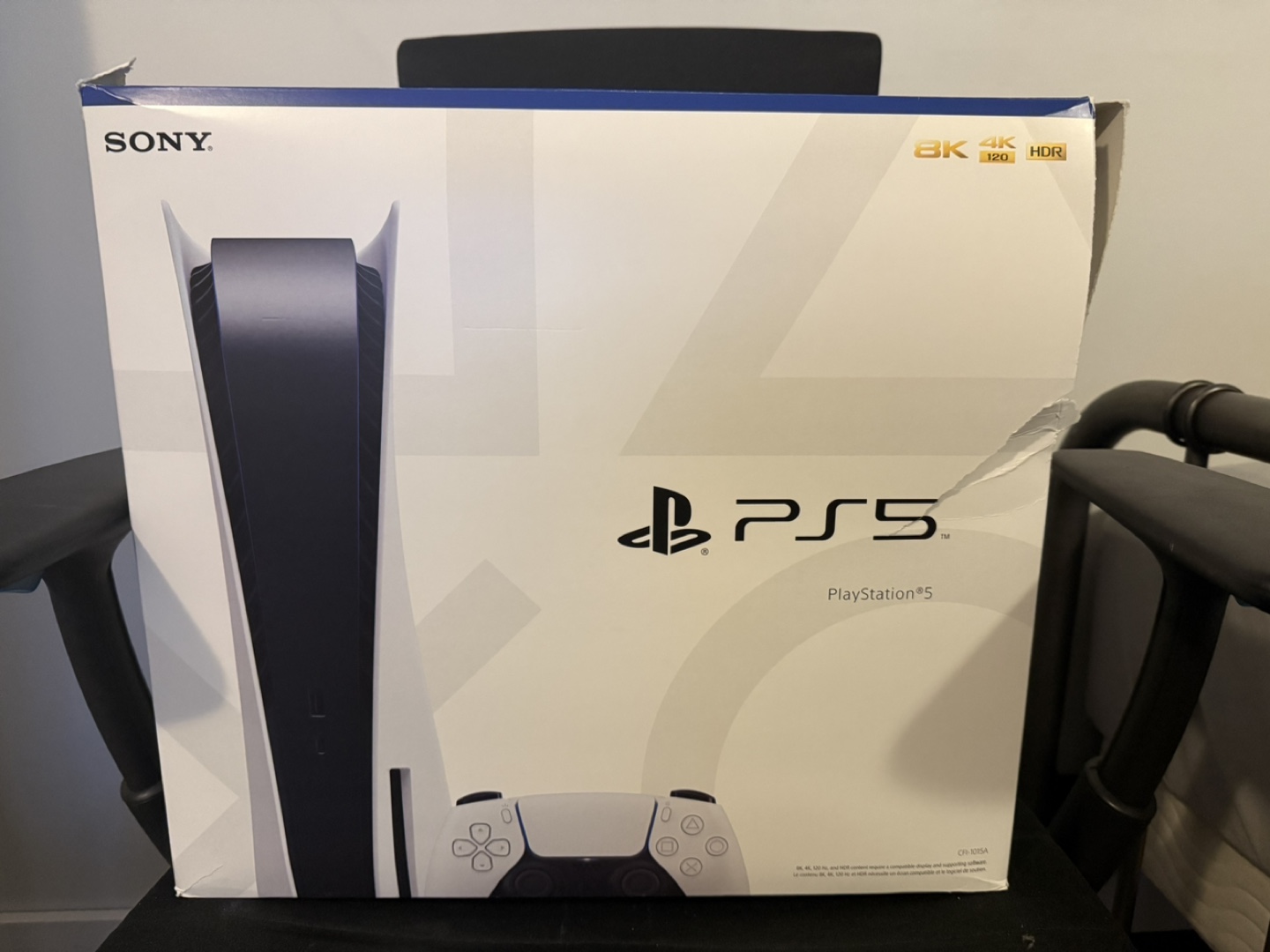 PS5 Disc Version + 2 Controllers + 8 Games - photo 3