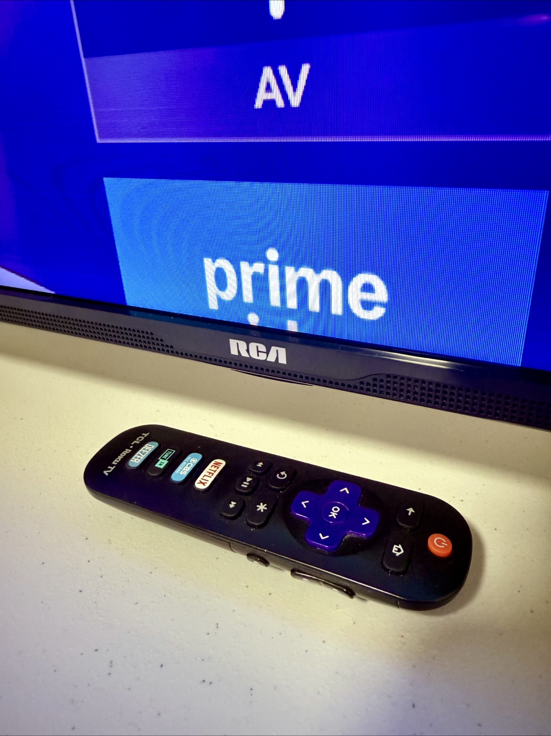 RCA 40" Roku TV - LED HDTV - photo 3