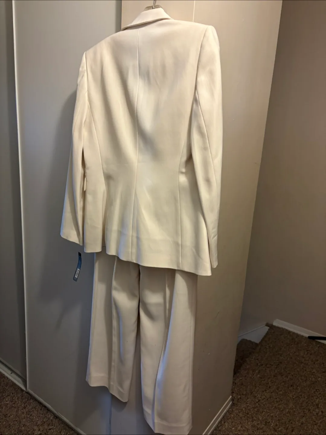 Tahari Arthur Levine Women's Size 8 Off-White Pant Suit image indicator(2)