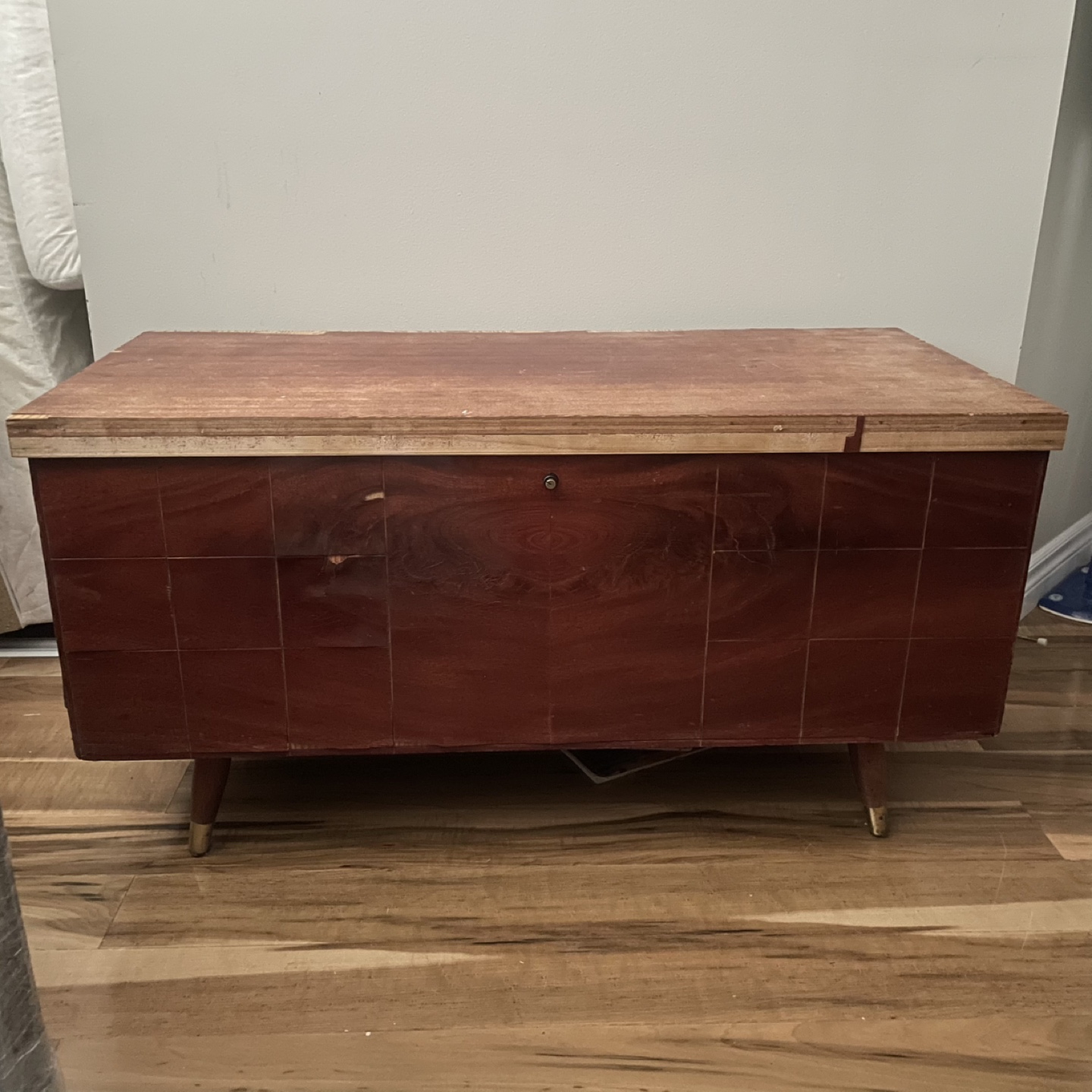 Vintage Wardley Cedar Chest w Key Mid-Century Storage - photo 3