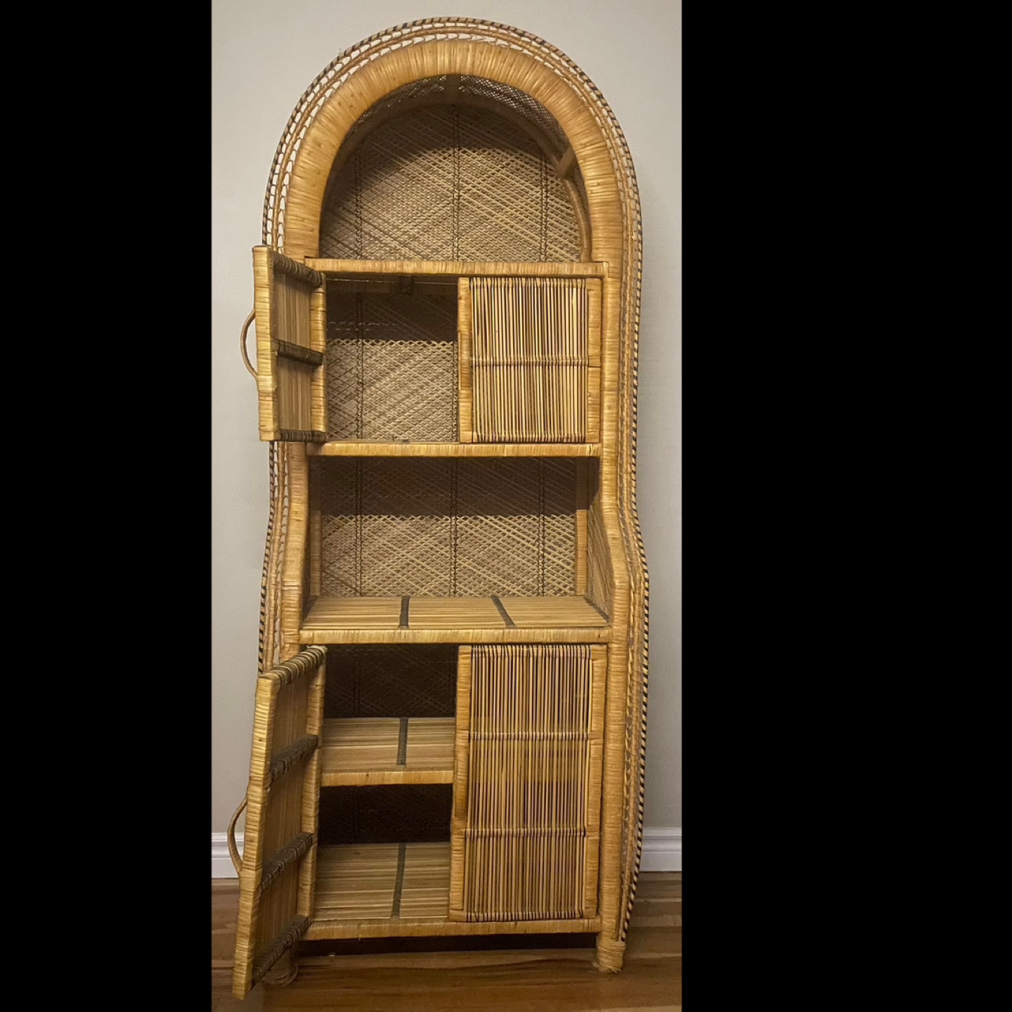 Vintage Rattan Bookcase / Shelf Unit – Boho Style - photo 2
