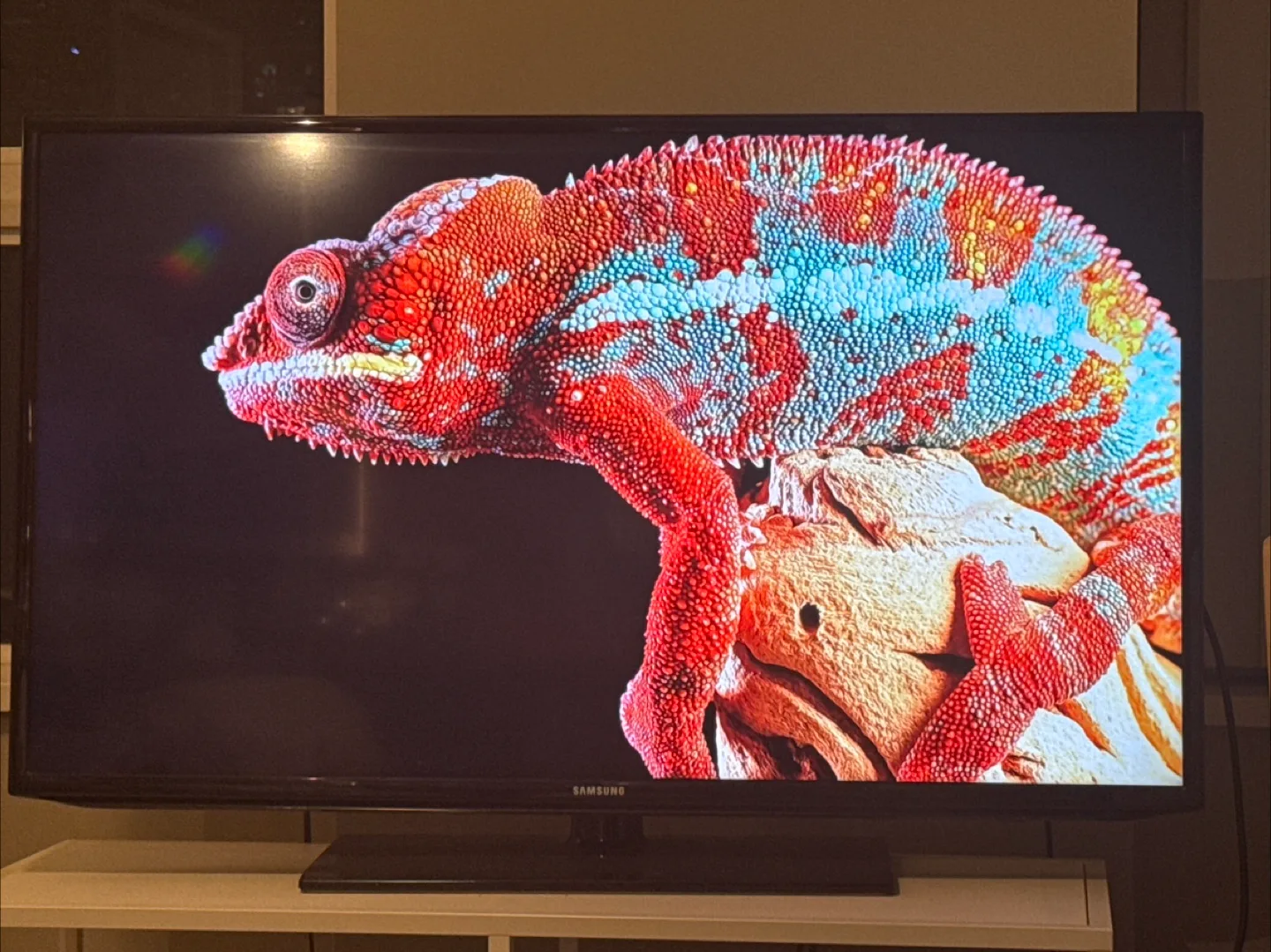 Samsung 46” TV un46eh5000fxzc thumbnail