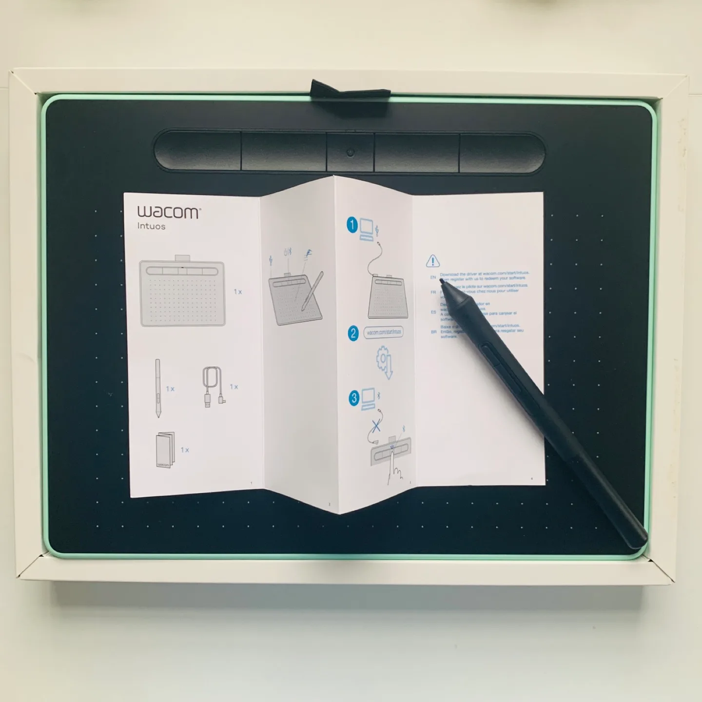 MOVING Sale! Wacom Intuos Drawing Tablet image indicator(5)
