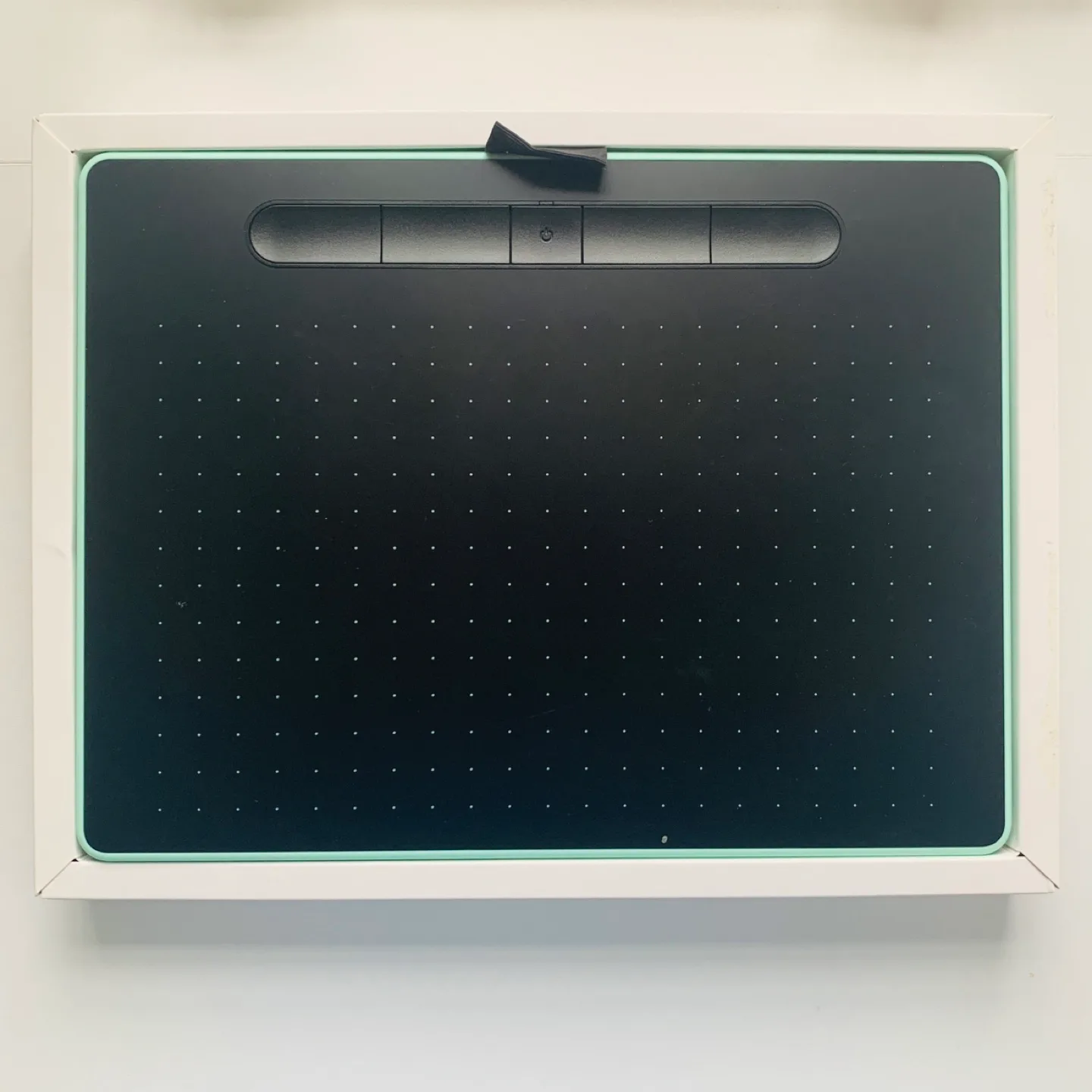 MOVING Sale! Wacom Intuos Drawing Tablet image indicator(2)