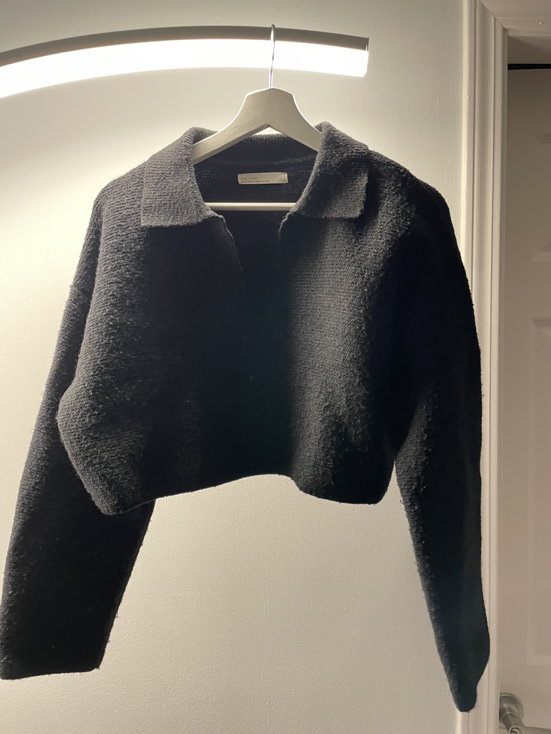 Moving sale-Black cropped collared sweater