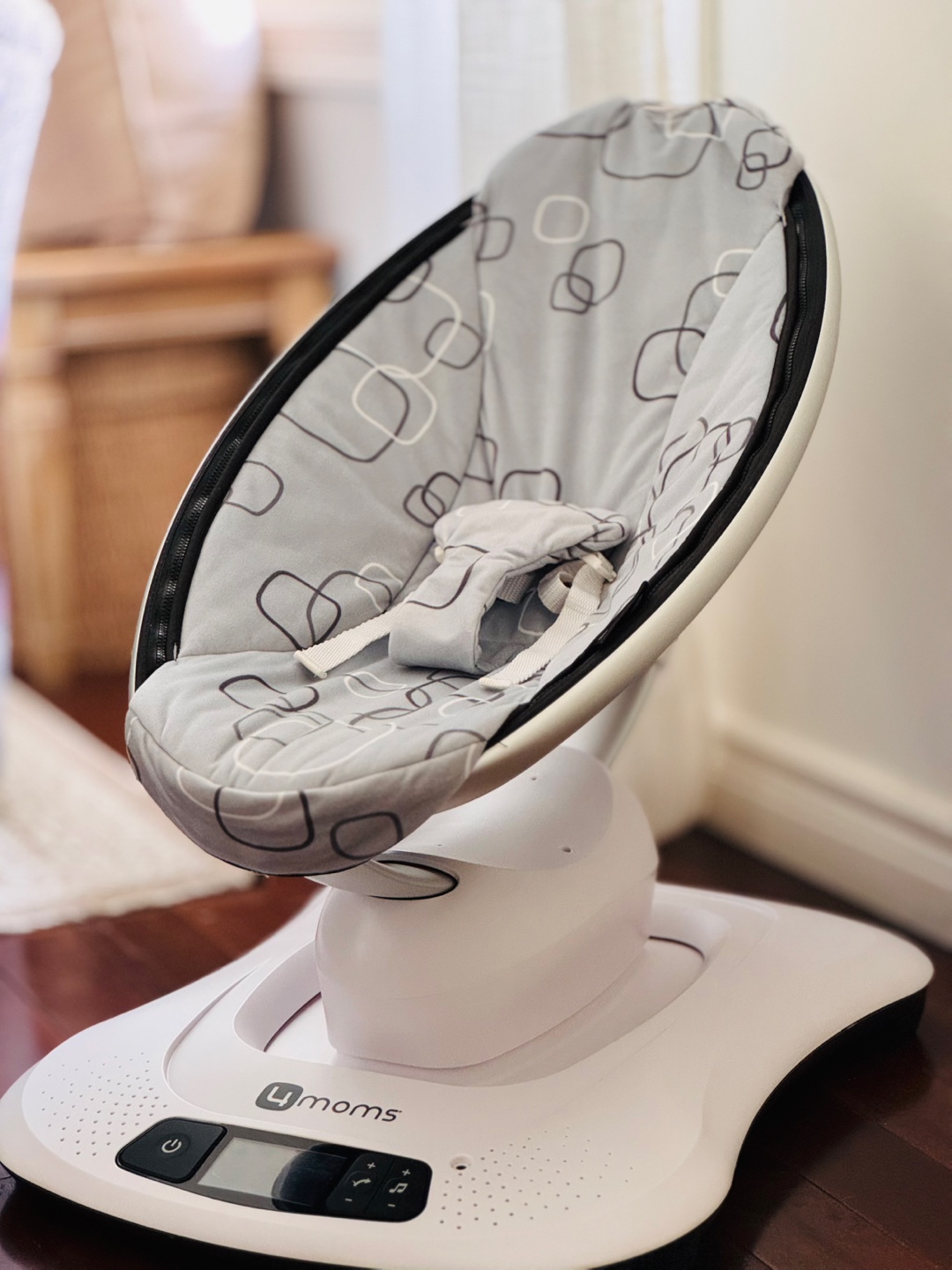 Freshly Cleaned!! 4moms Mamaroo 4.0 Infant Swing