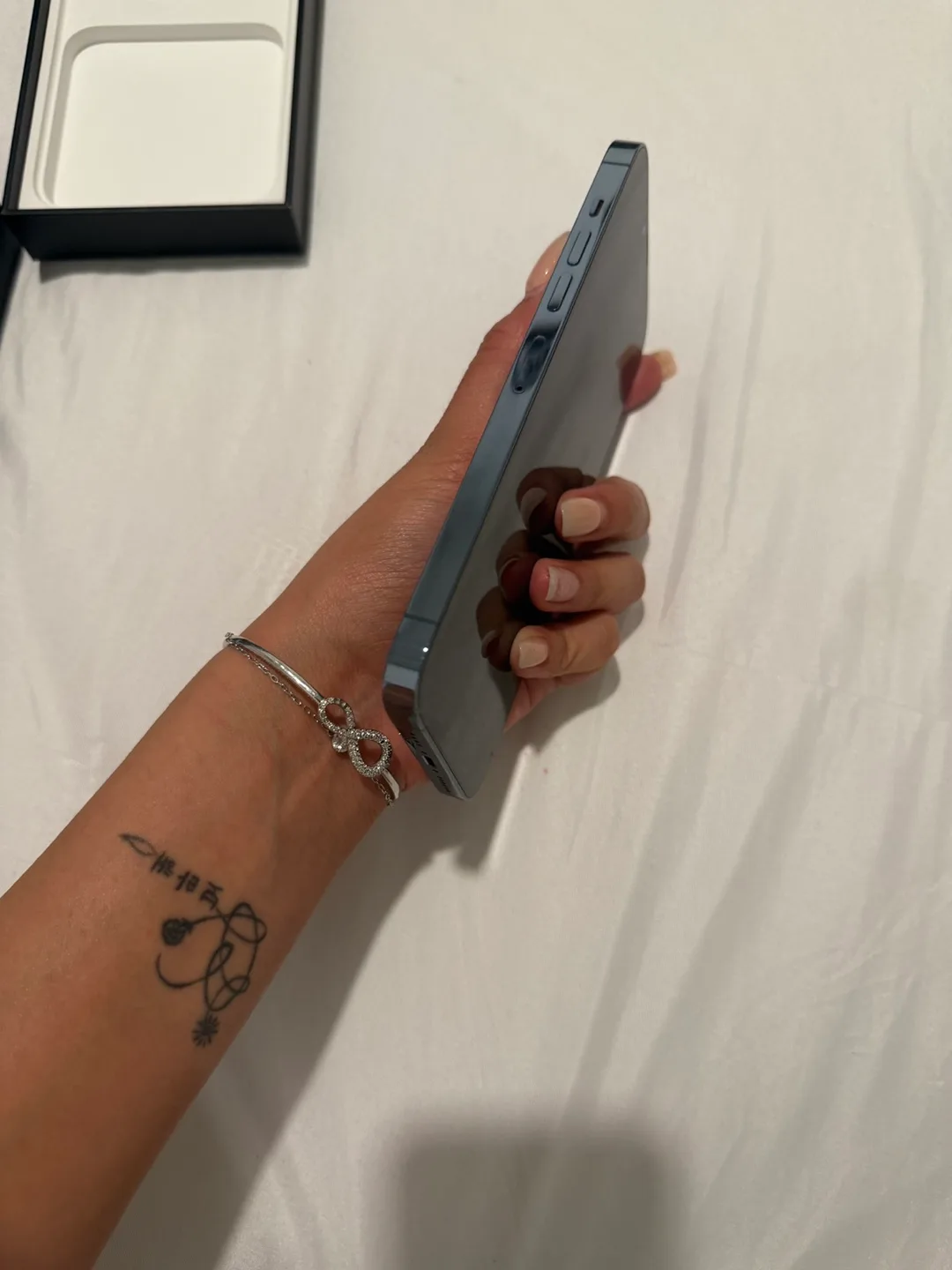 iPhone 13 Pro Max Sierra Blue - New in Box image indicator(4)