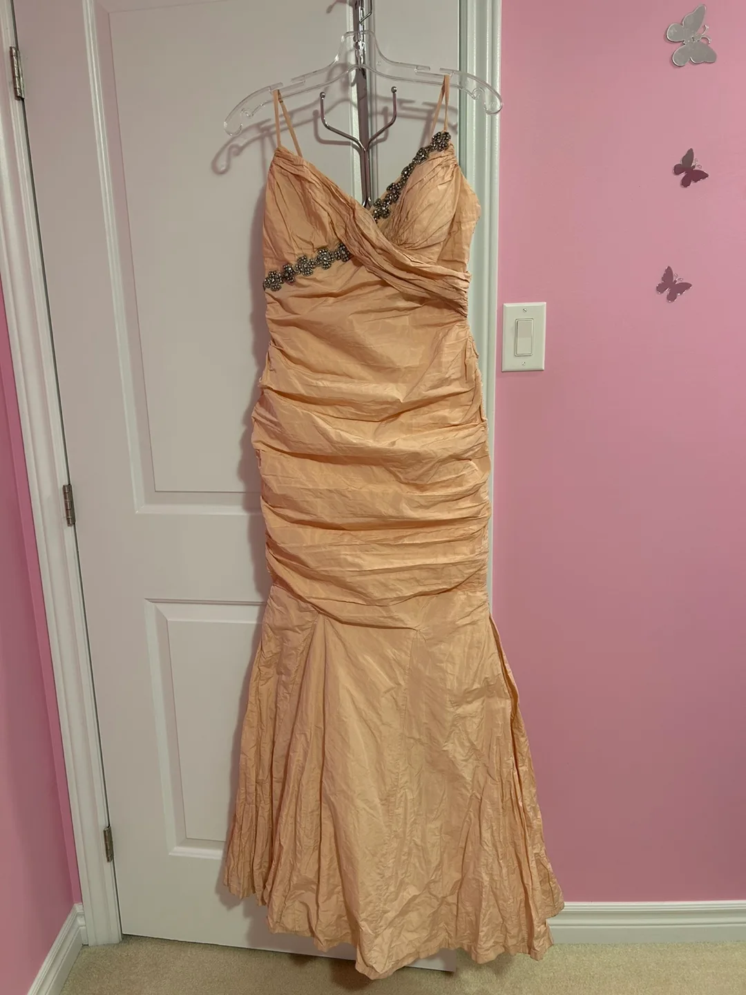 Peach-coloured Mermaid Prom Dress with Beaded Detail thumbnail