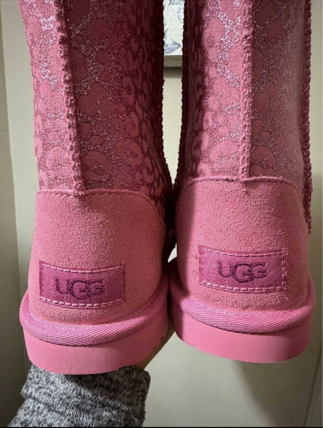 UGG Kids' Classic Mini Leopard Glitter Boots - Size 4C - photo 3