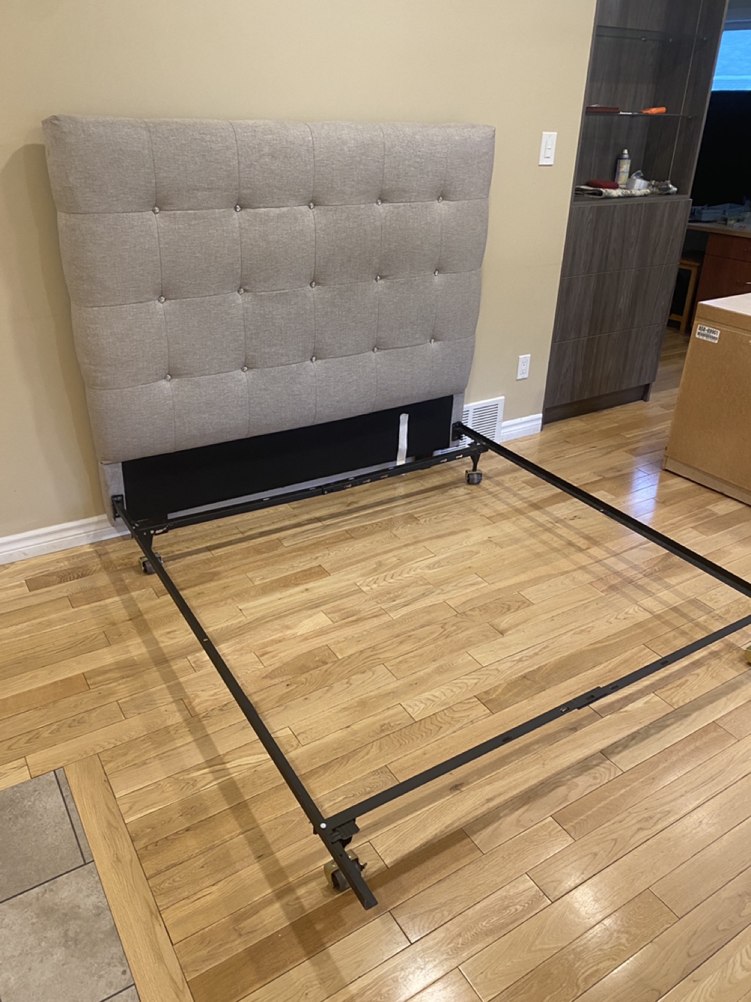 Modern Minimalist Queen Size Bed Frame (CAN DELIVER) - photo 5