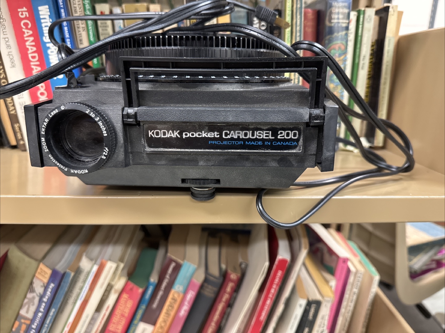 Kodak Pocket Carousel 200 Projector - photo 3
