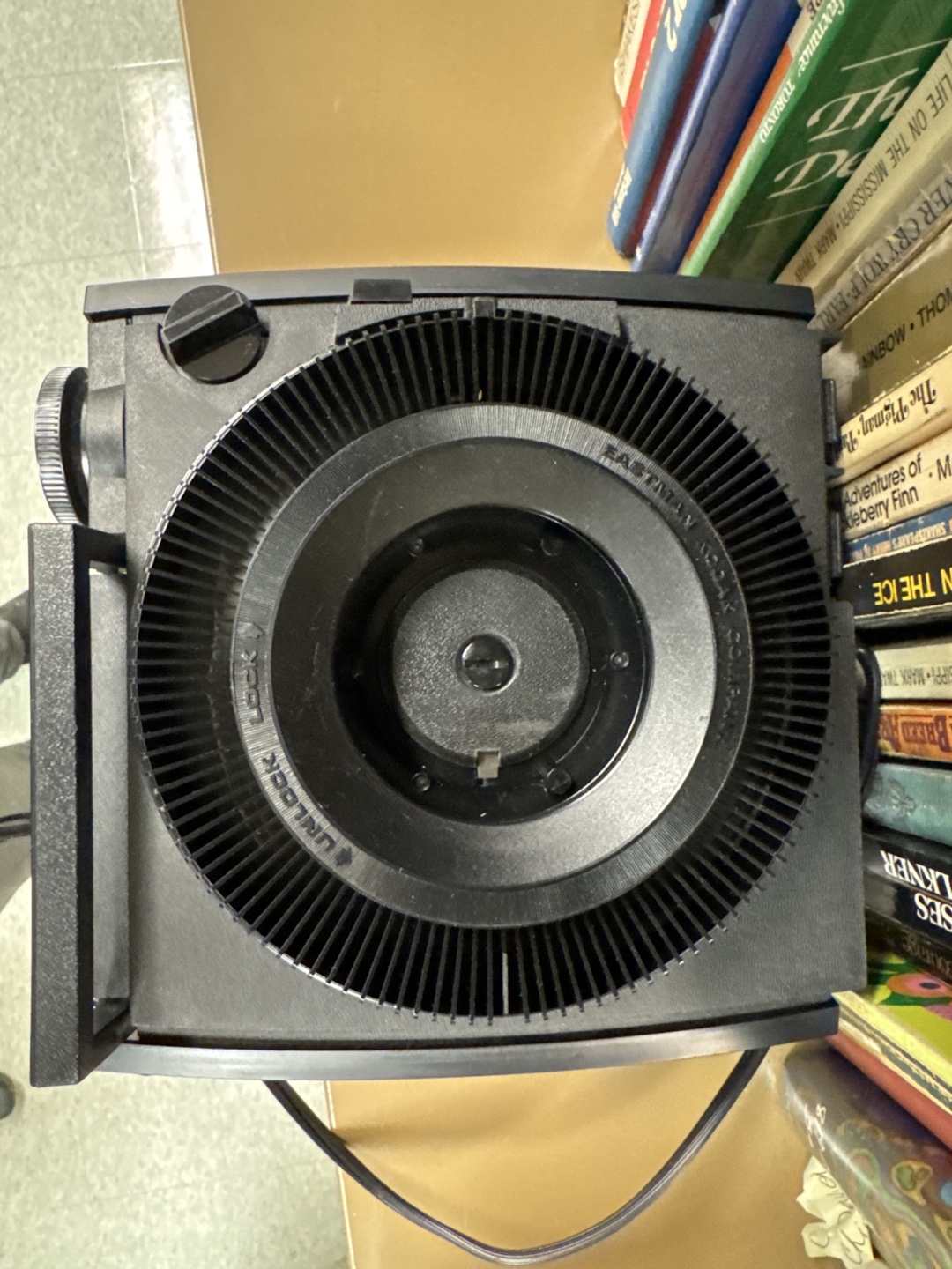 Kodak Pocket Carousel 200 Projector - photo 2