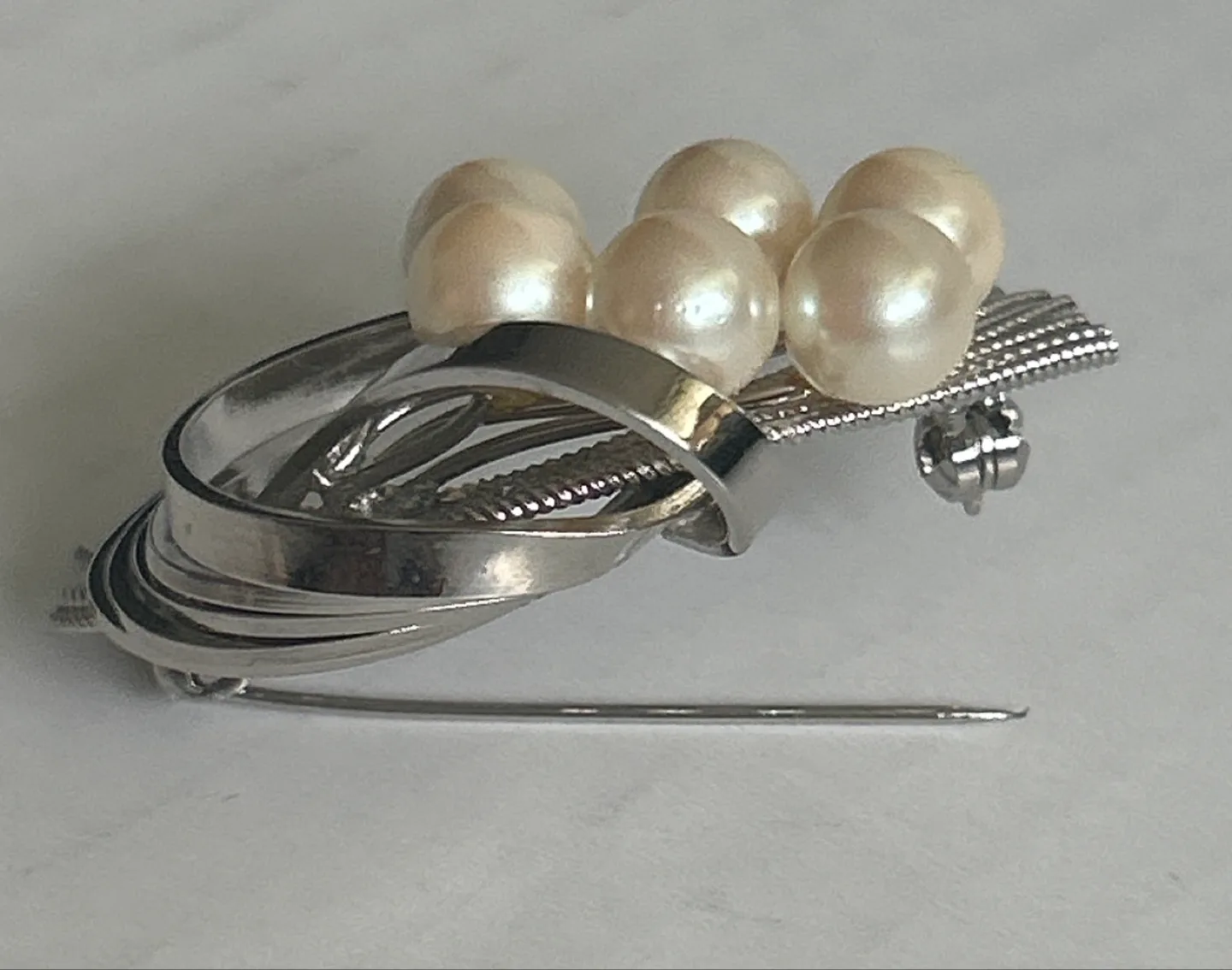 Vintage Silver Pearl Brooch image indicator(3)
