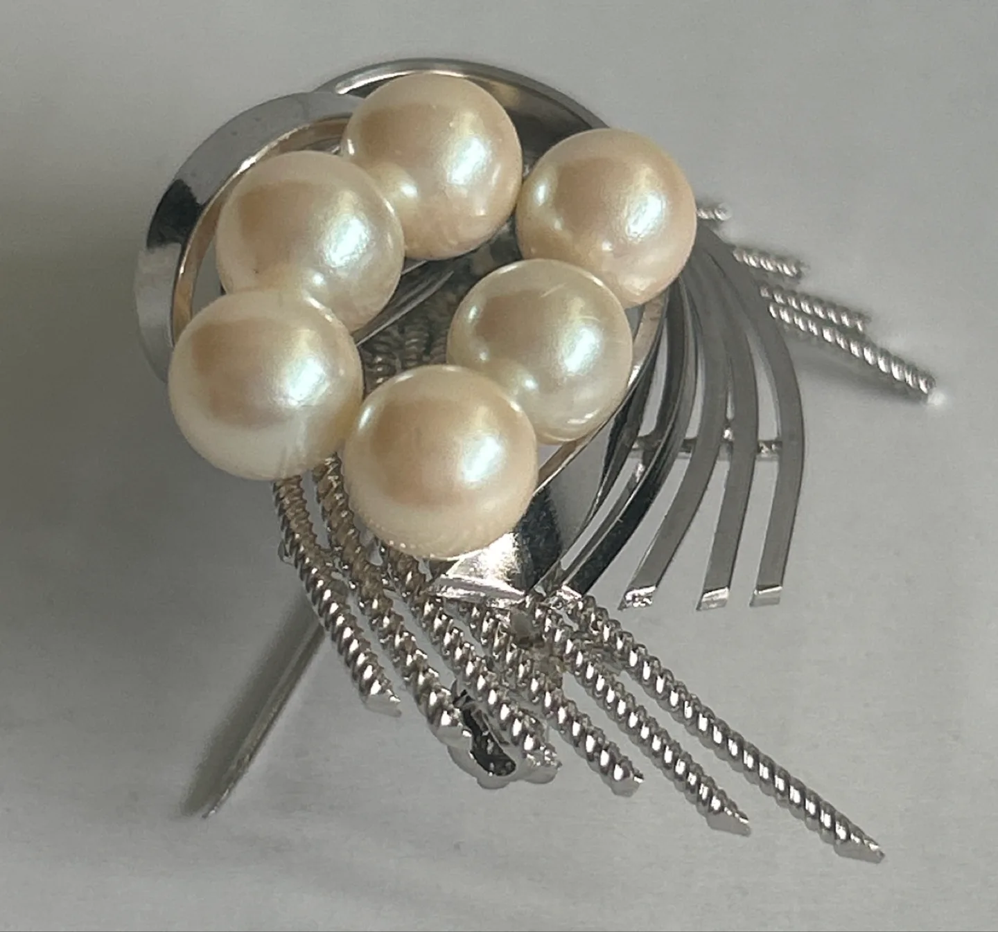 Vintage Silver Pearl Brooch image indicator(4)
