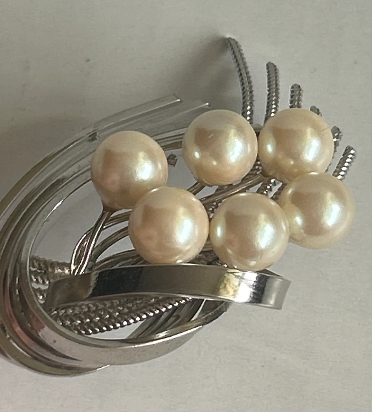 Vintage Silver Pearl Brooch image indicator(5)
