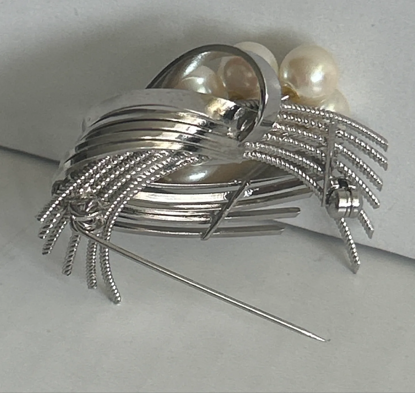 Vintage Silver Pearl Brooch image indicator(6)