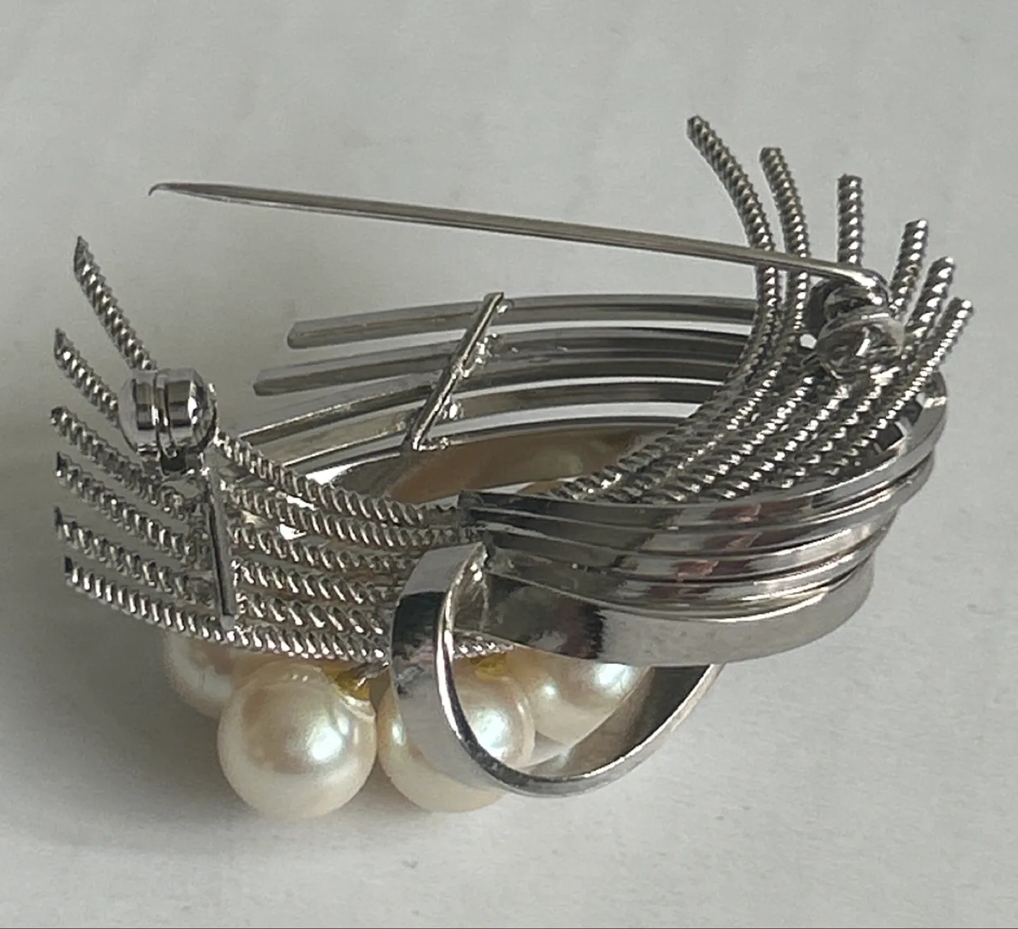 Vintage Silver Pearl Brooch image indicator(7)