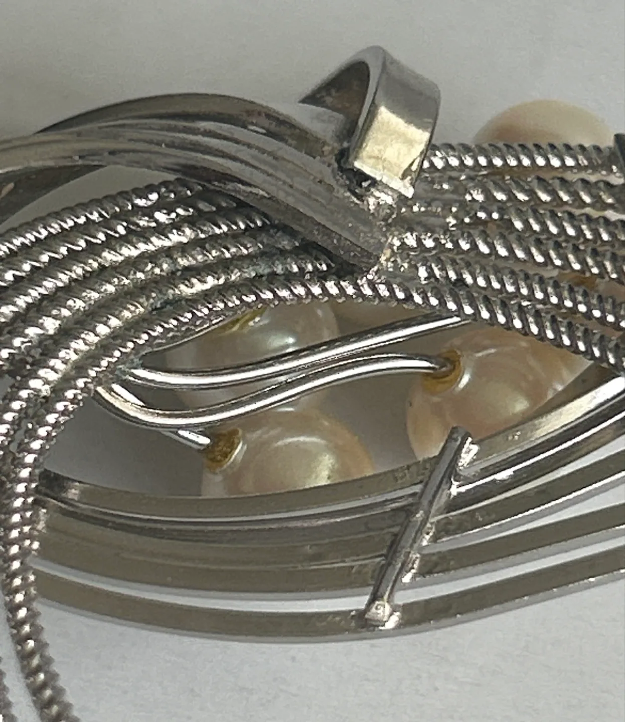 Vintage Silver Pearl Brooch image indicator(8)