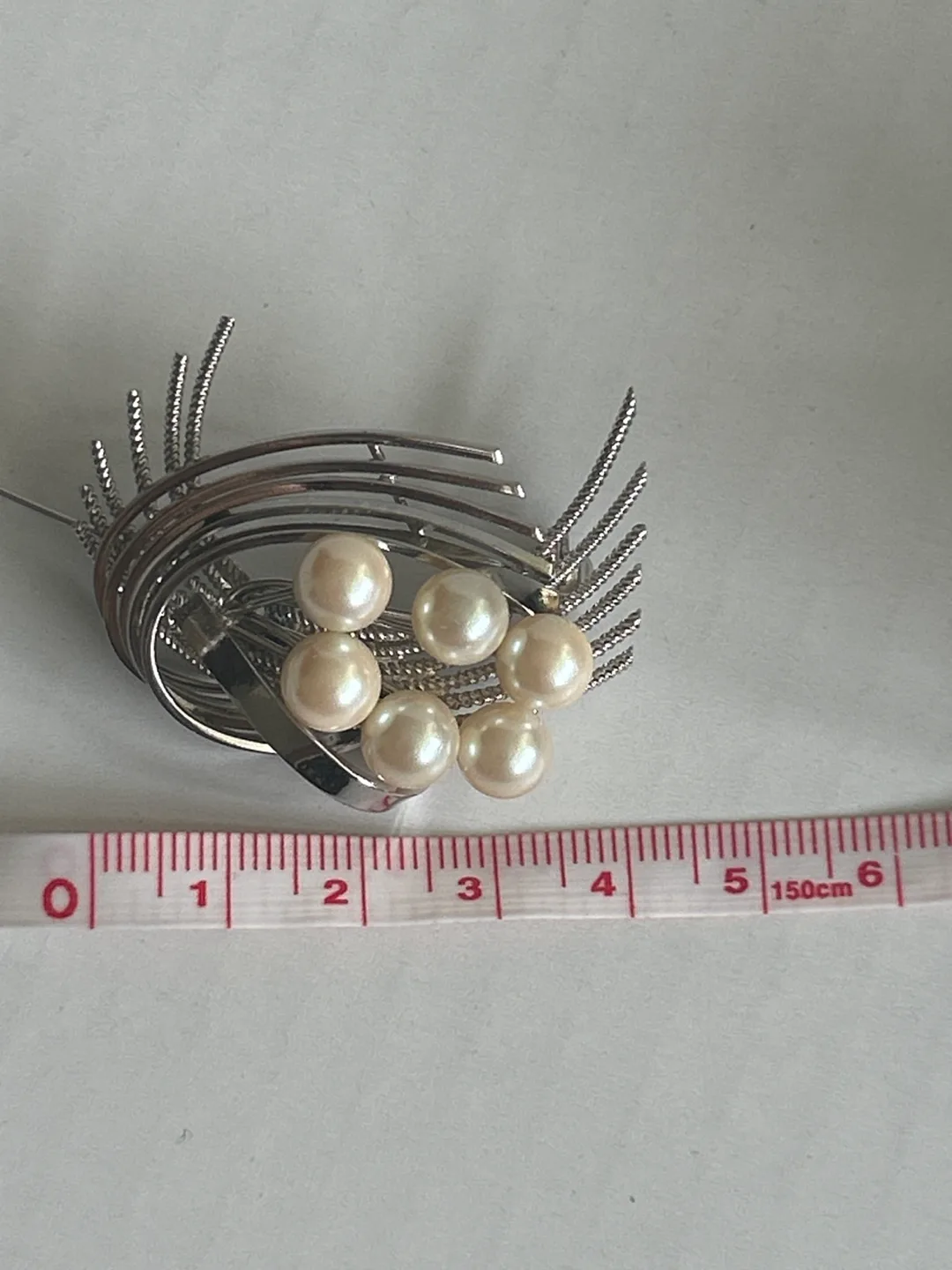 Vintage Silver Pearl Brooch image indicator(9)