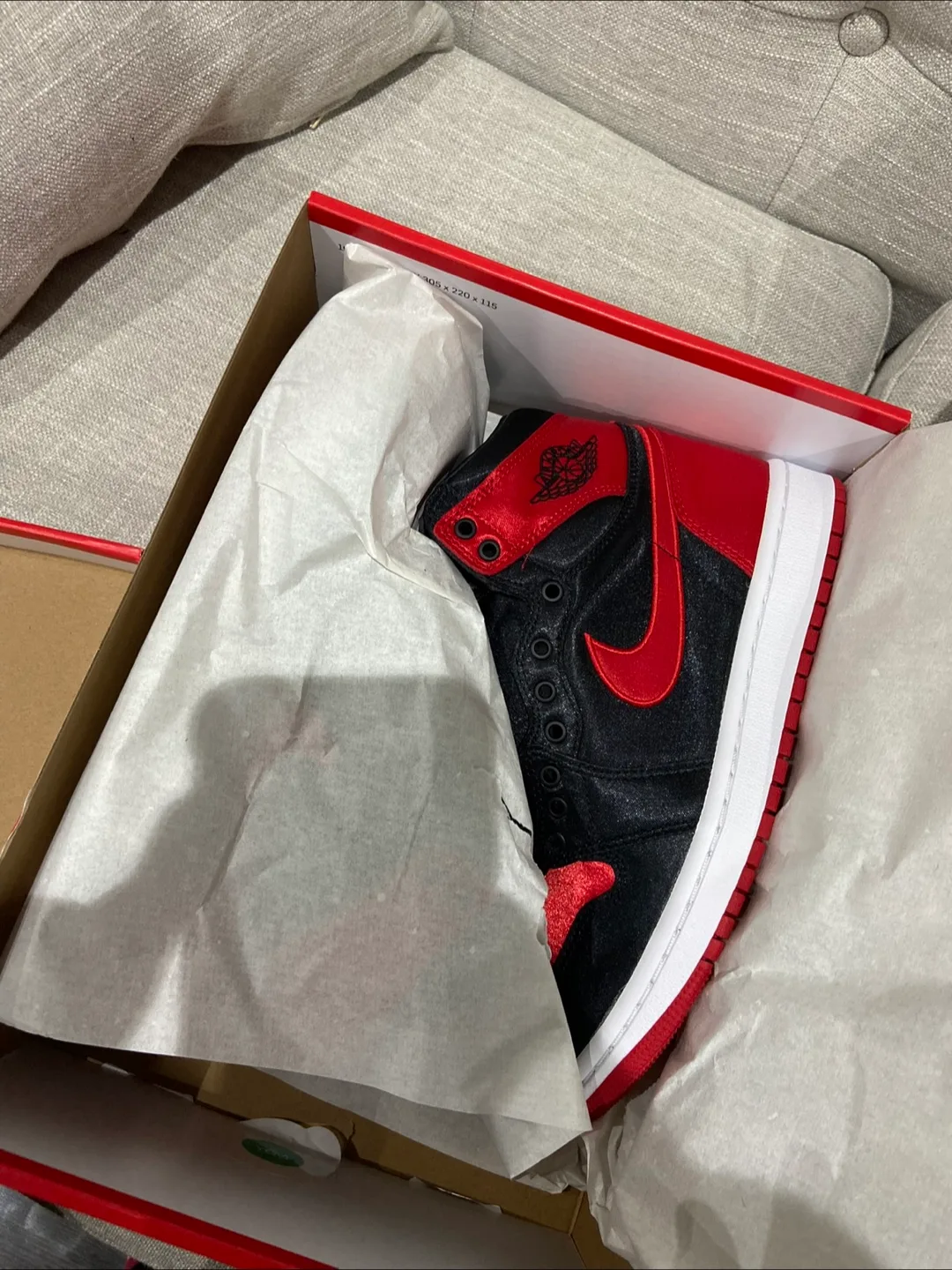 Nike Air Jordan 1 Satin Bred thumbnail