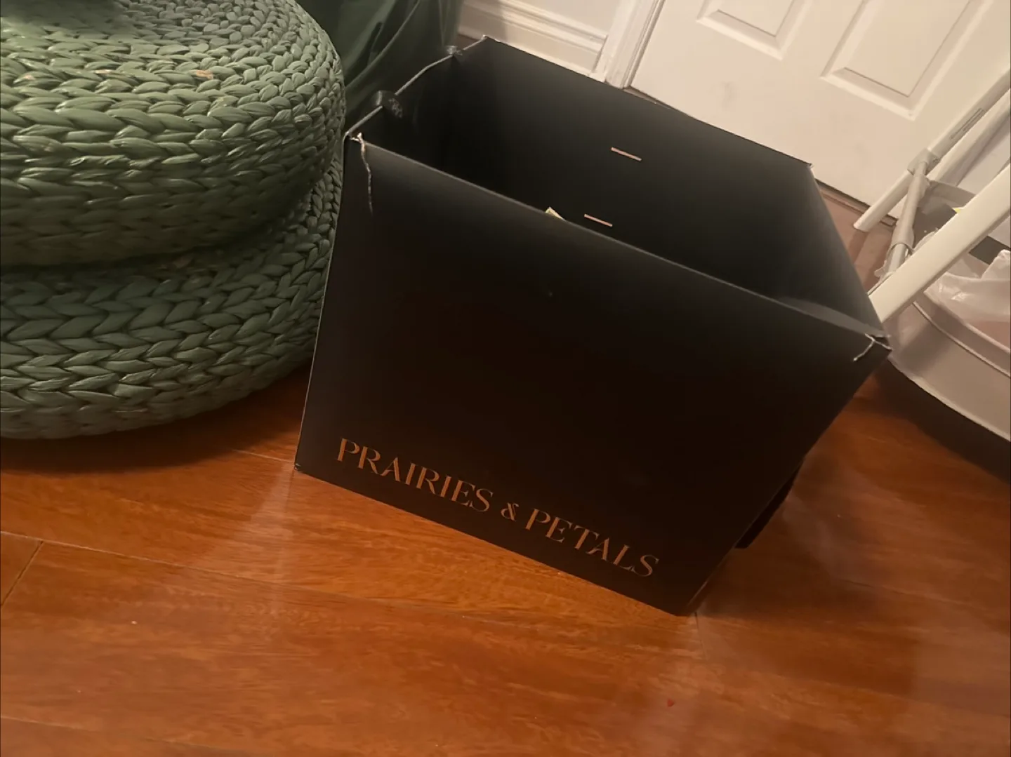 Prairies & Petals Red Rose Box image indicator(4)