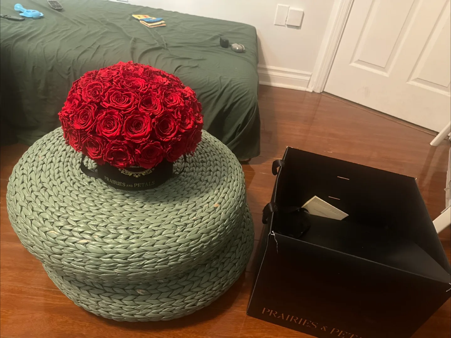 Prairies & Petals Red Rose Box image indicator(3)