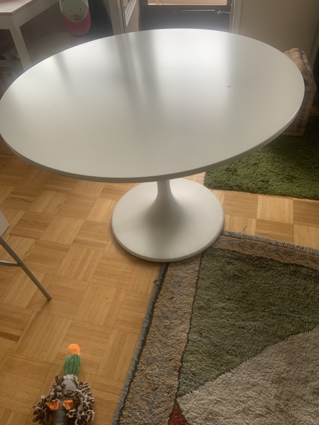 White Round Pedestal Dining Table - photo 2