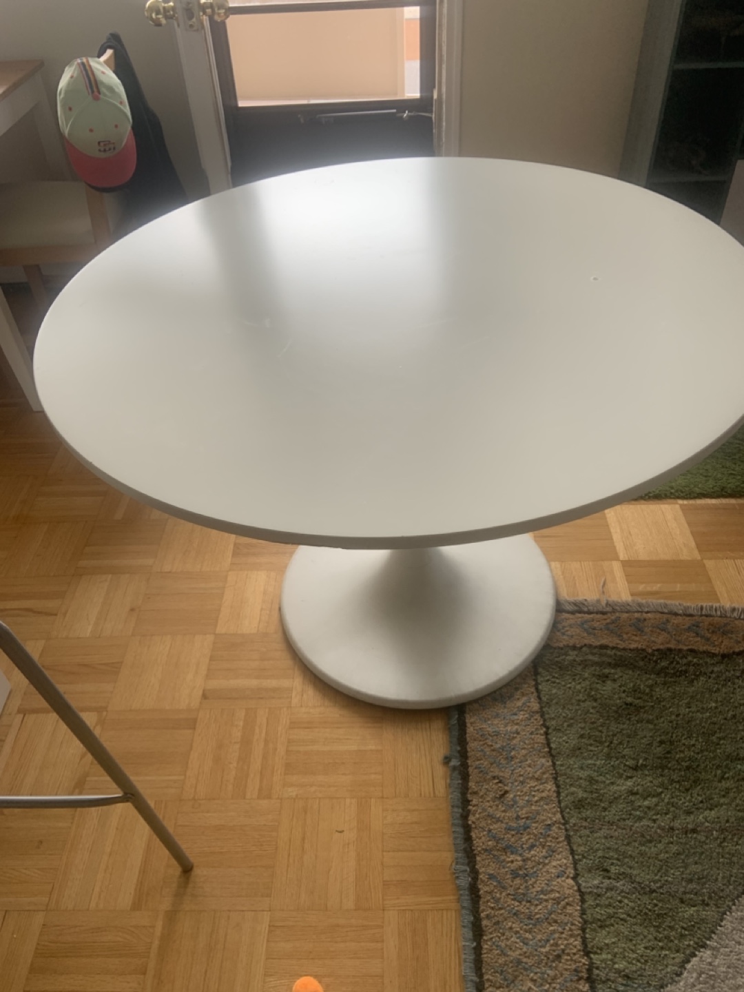 White Round Pedestal Dining Table