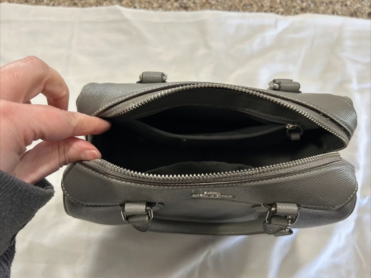 Coach Grey Leather Handbag image indicator(2)